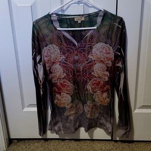 Long sleeve fitted floral one world top